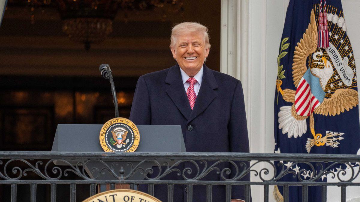 Image of Officers reported injuries during clashes near federal buildings.