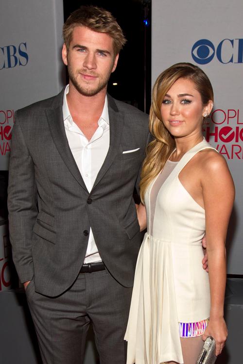 Miley cyrus liam hemsworth engaged june6 00013_ _1.jpg