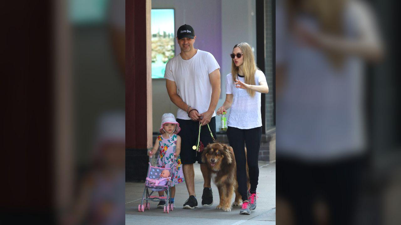 Image of Amanda Seyfried and Thomas Sadoski
