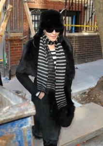 2011__02__madonna_feb10_06 213&#215;300.jpg