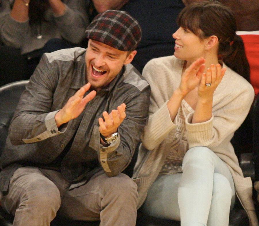 Justin timberlake jessica biel baby first photo face 01