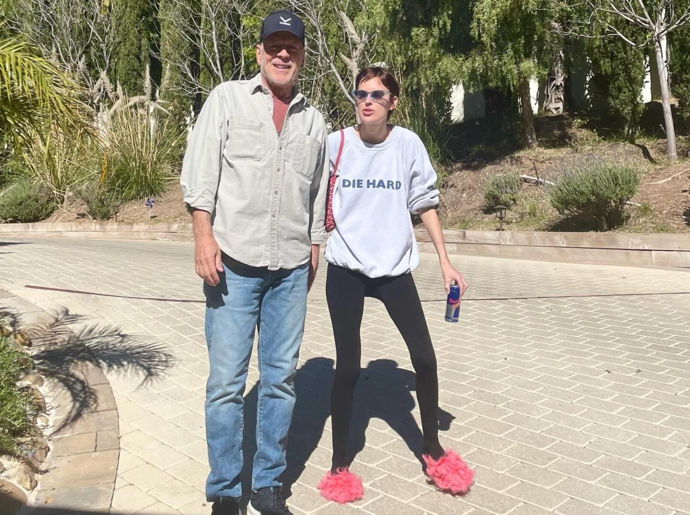 bruce willis daughter tallulah visits dad dementia battle