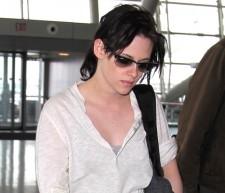 2010__03__Kristen_Stewart_March3_836main 225×193.jpg