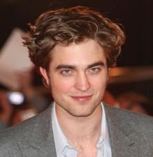 2010__04__Robert_Pattinson_April13newsne 219×225.jpg