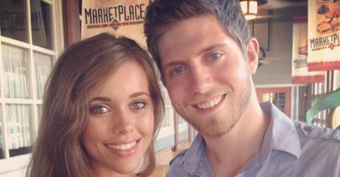 Jessa duggar wears pants pic hero