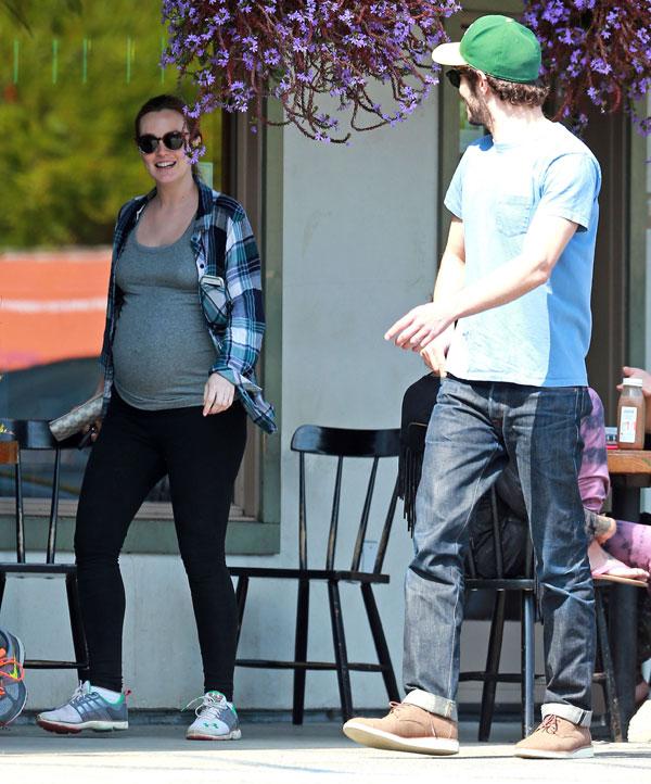 Leighton meester first look pregnant photos 03