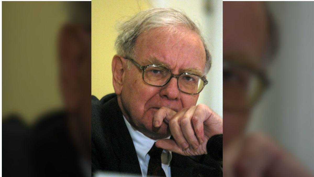 image of Warren Buffett called Bill Gates' association with Jeffrey Epstein 'distasteful' but said his longtime friend simply 'made mistakes.'