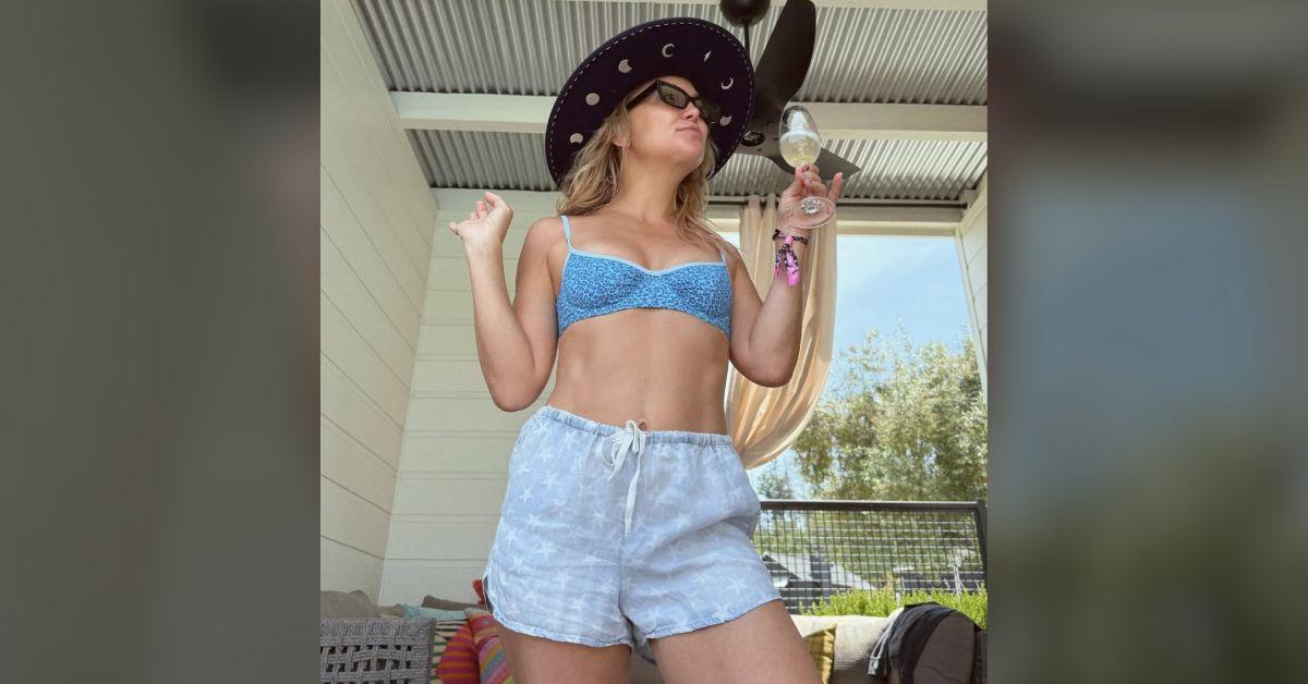 kate hudson ripped abs daughter rani festival performance
