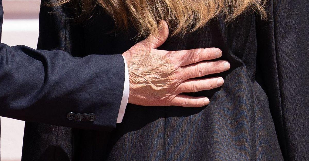 image of Social media users quickly reacted to the footage, with many speculating about the president's physical condition based on the brief movement.