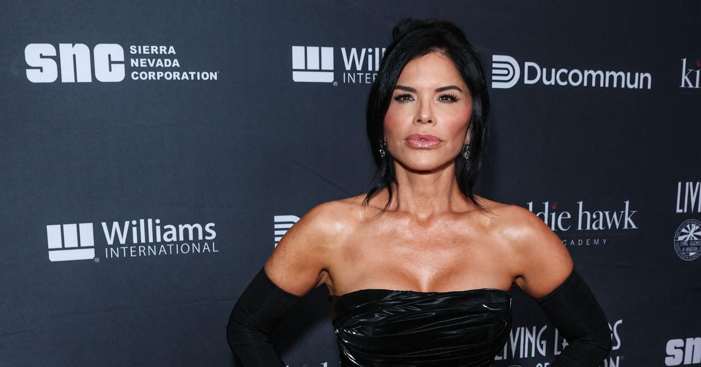 Lauren Sanchez Walks 2024 Met Gala Carpet Without Jeff Bezos