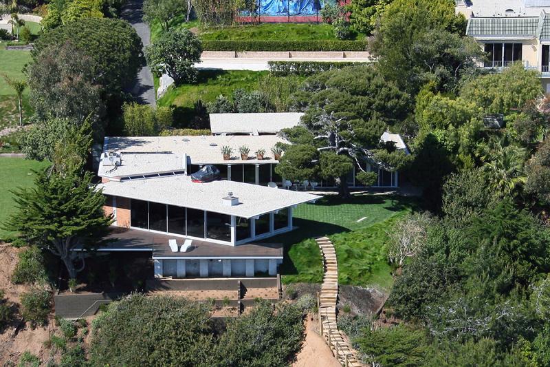 Brad Pitt officially puts his Malibu beach house up for sale at $13.75 million (USD).