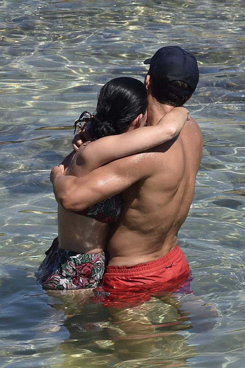 *PREMIUM EXCLUSIVE* Katy Perry and Orlando Bloom pack on the PDA on holiday &#8211; Part 2 **MUST CALL FOR PRICING**