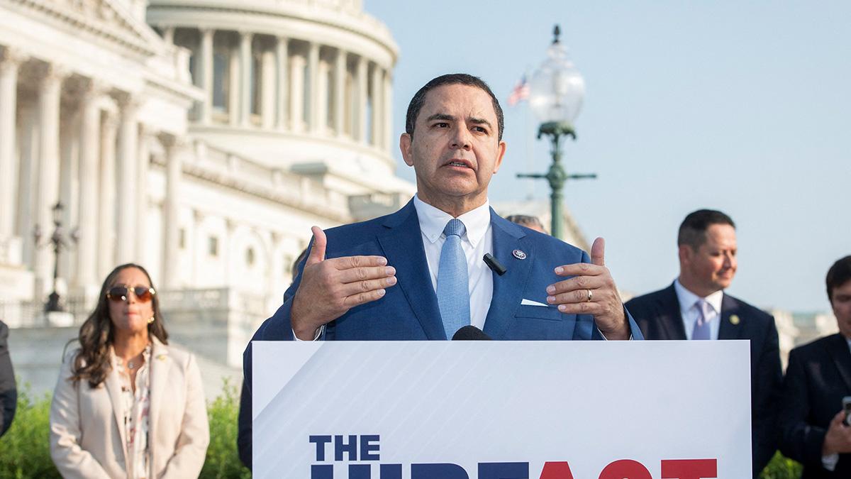 Image of Texas Rep. Henry Cuellar is running for office again after receiving a Trump pardon.