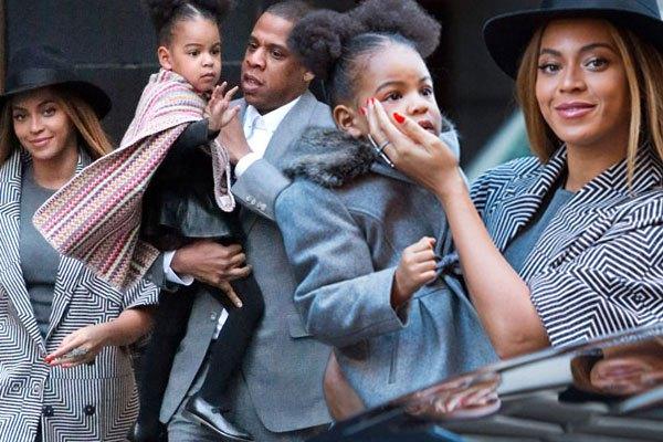 Beyonce And Jay Z Take Blue Ivy To Watch Annie And She Waves To Fans!