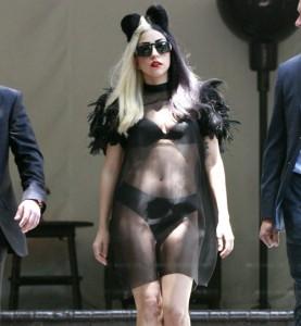 2011__07__lady_gaga_july28_laura_L 277&#215;300.jpg