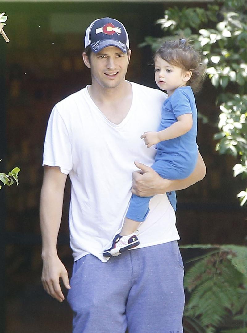 Exclusive&#8230; Ashton Kutcher Takes Wyatt To Visit Her Grandpa