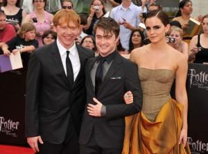 2011__07__Harry_Potter_and_the_Deathly_Hallows_Part2_July18newsnea 300&#215;222.jpg