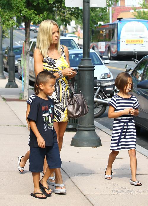 2011__08__kate gosselin_aug19 43_ _1.jpg