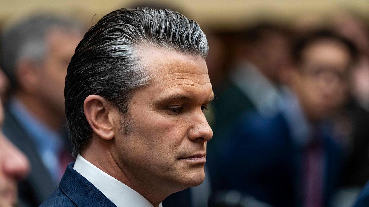 photo of Donald Trump reportedly told Joni Ernst that the firing of Randy George was Pete Hegseth's choice.