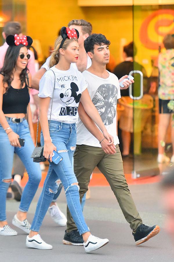 Gigi hadid joe jonas disneyland2