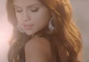 2011__03__Selena_Gomez_March10news 300×208.jpg