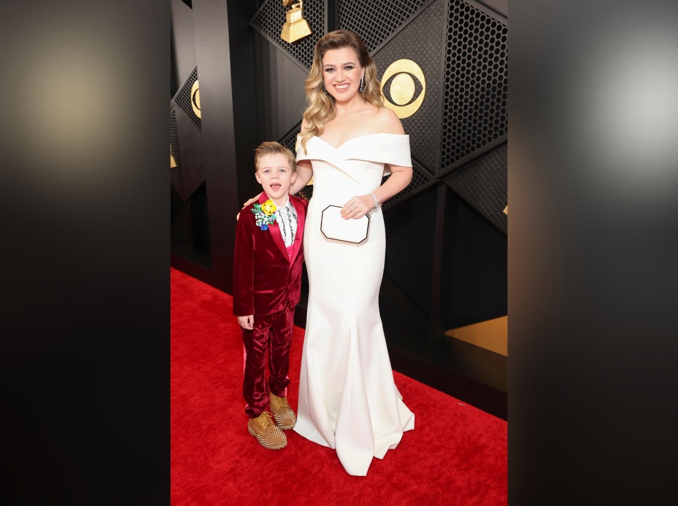 kelly clarkson slimmed down body  grammys son remington