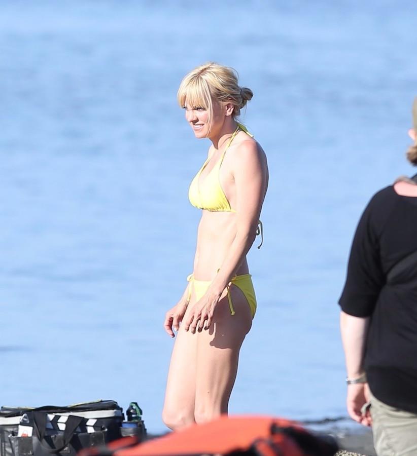 Anna Faris goes for a dip in a tiny yellow bikini on the set of &#8216;Overboard&#8217;