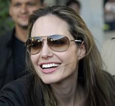 2010__02__okmagazine_angelina jolie2 225×208.jpg