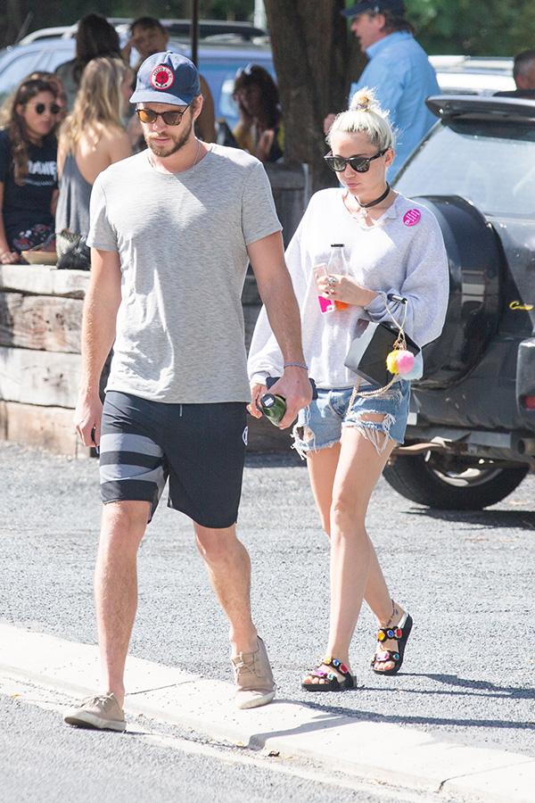 miley cyrus liam hemsworth wedding plans