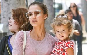 2010__08__Jessica_Alba_AugMAIN 300×191.jpg