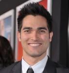 2011__04__Tyler_Hoechlin_April13 142×150.jpg