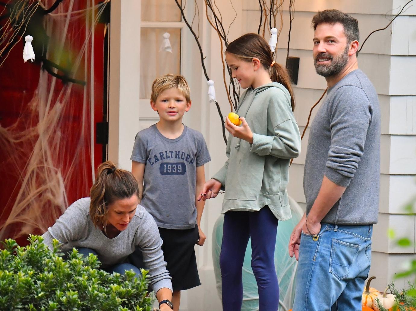 ben affleck family man jennifer lopez connection blended kids divorce