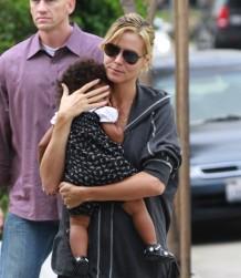 2010__10__FP_5830207_Klum_Heidi_AAE_100210 218×300.jpg