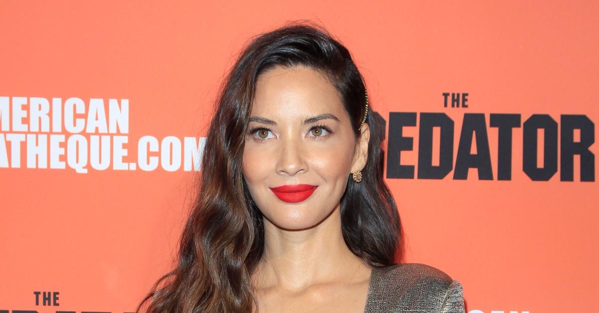 olivia munn pressure perfect during pregnancy boyfriend john mulaney