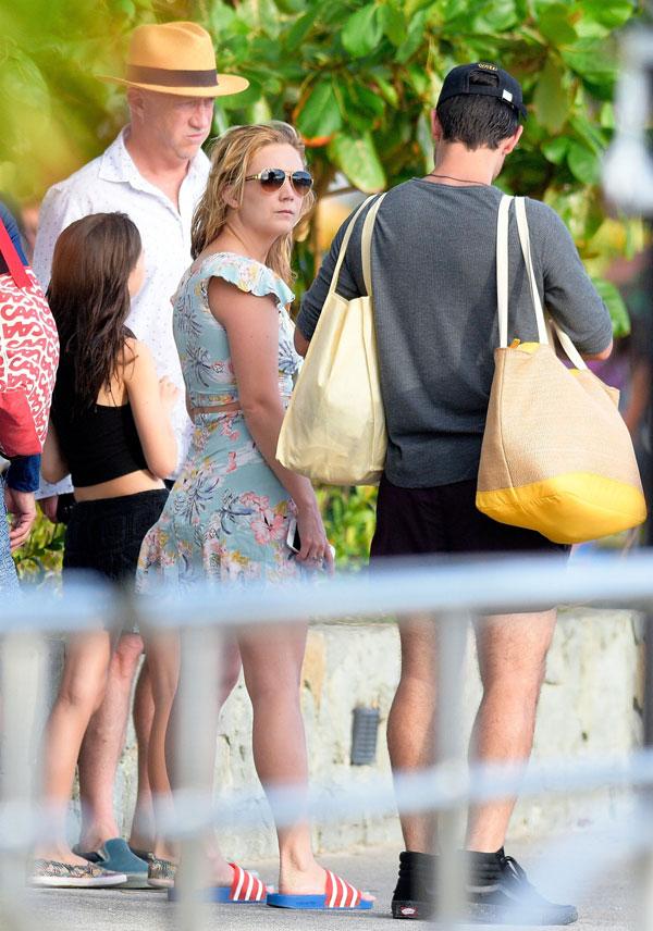 Billie lourd taylor lautner vacation photos st barts 008