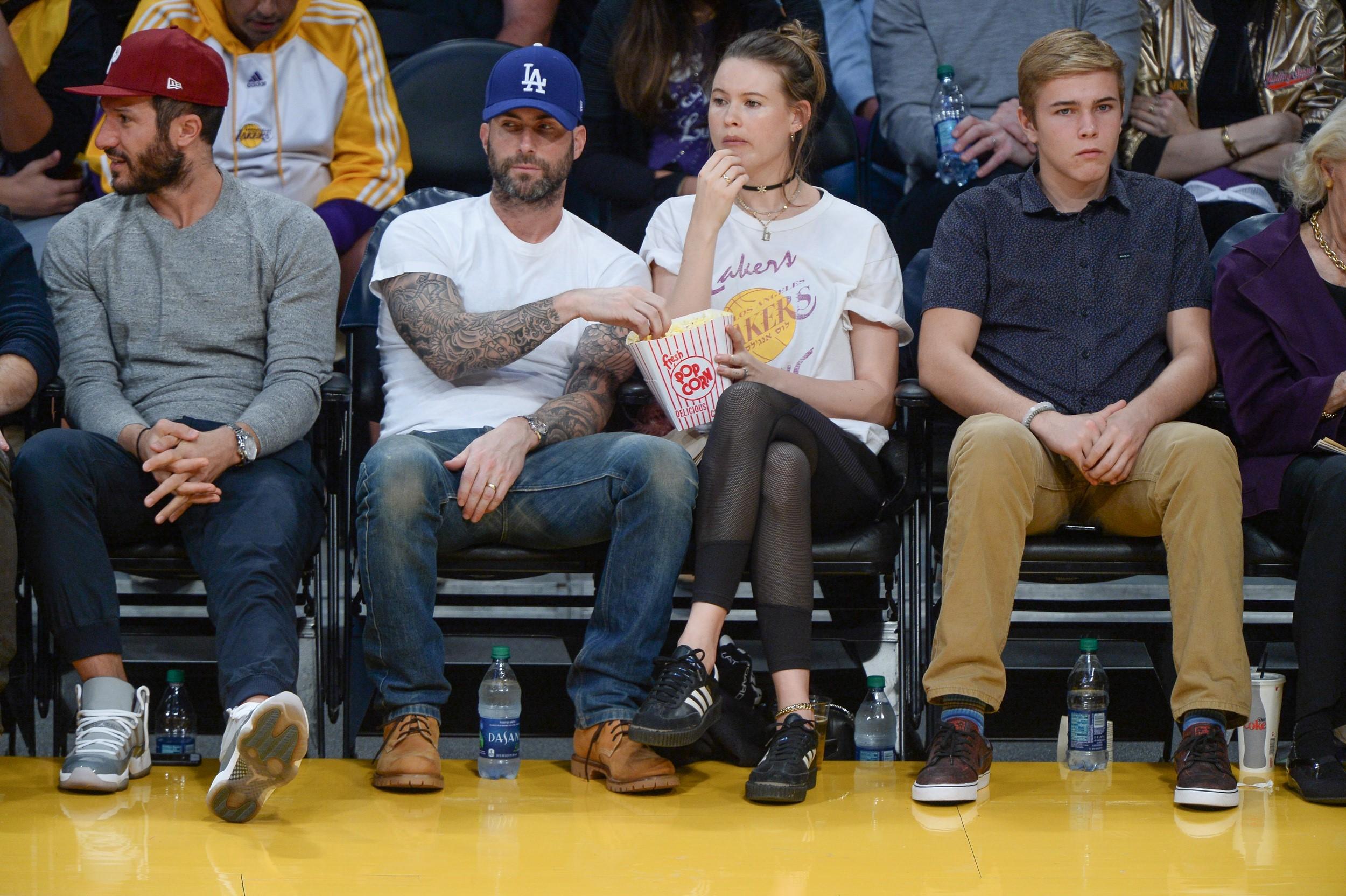 Adam Levine and Behati Prinsloo enjoy the Lakers vs. Warriors game