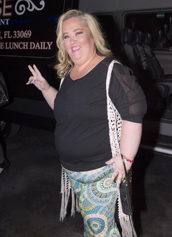 Mama June Makes An Appearence At The Crazy Horse Strip Club