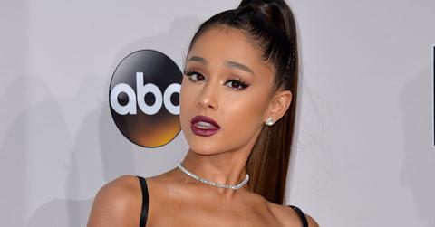 Ariana Grande hand injury