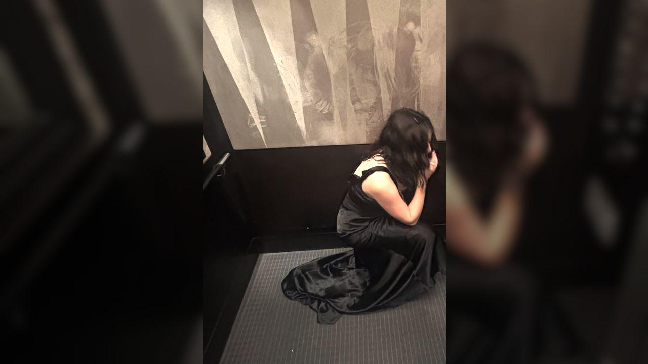 Image of Ella did her own thing during the awards show.