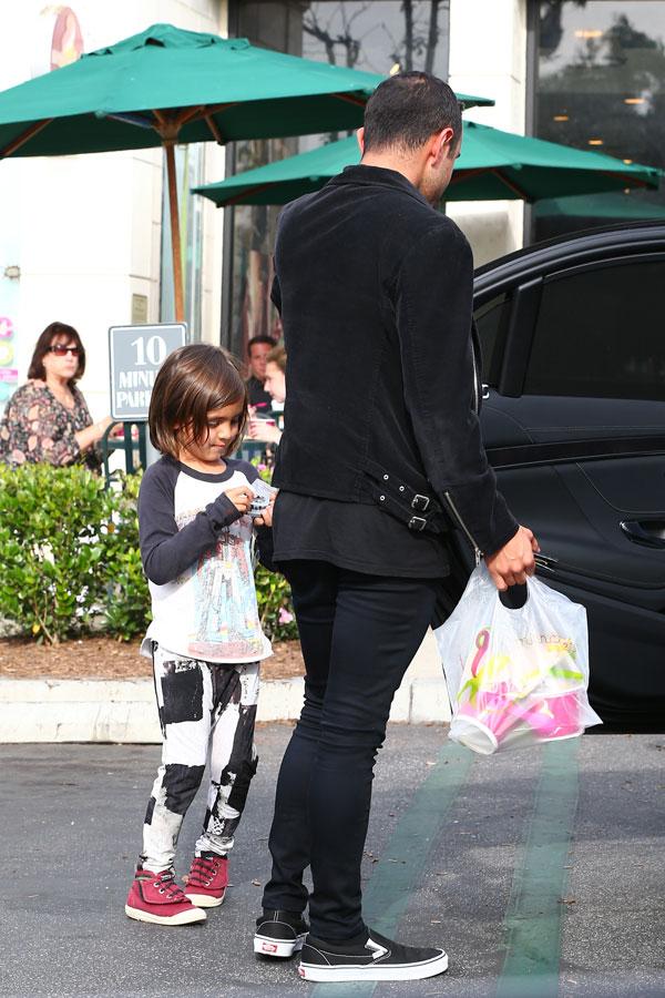 Kim kardsahin mason disick fro yo babysits 02