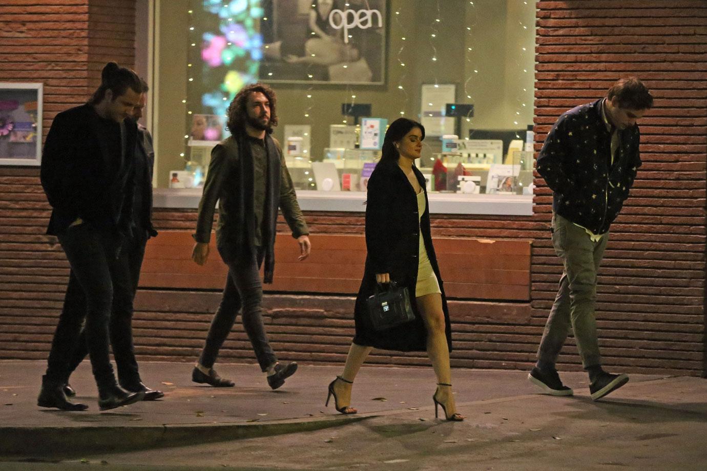 Ariel Winter Walking With Mystery Man And Male Pals