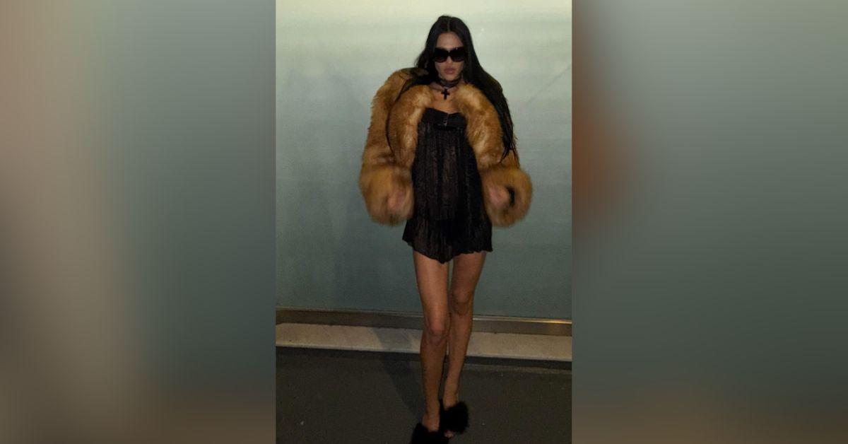 Amelia Gray Hamlin Poses Topless In Shocking Near-Naked Selfie: Photo