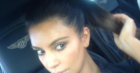 Kim_kardashian_checks