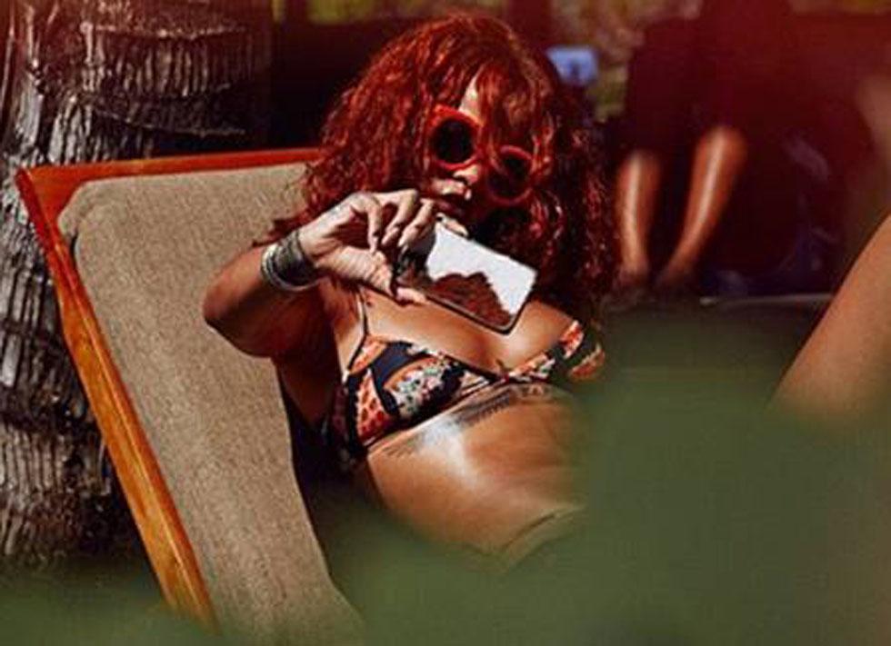 Rihanna pizza bikini