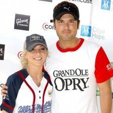 2009__11__wenn_julianne 225×224.jpg