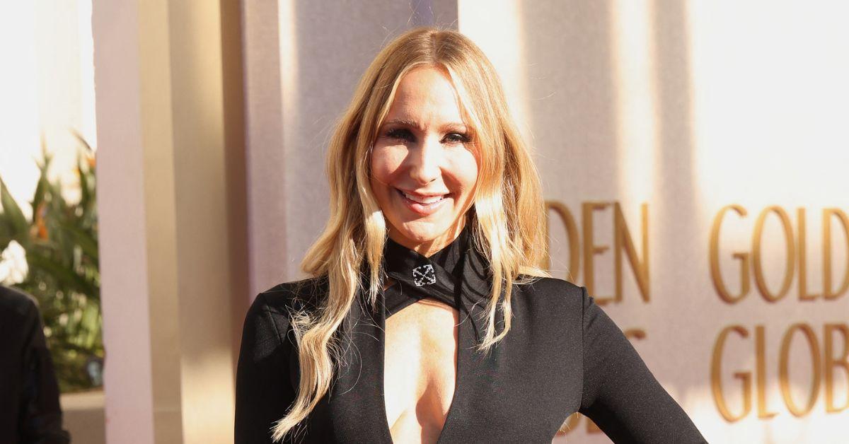 nikki glaser meet the  golden globes host