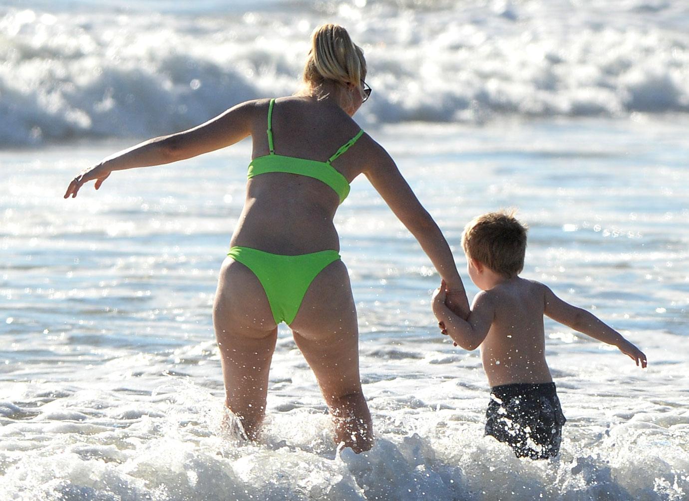 Heindi Montag, Spence Pratt son Gunner at the beach 