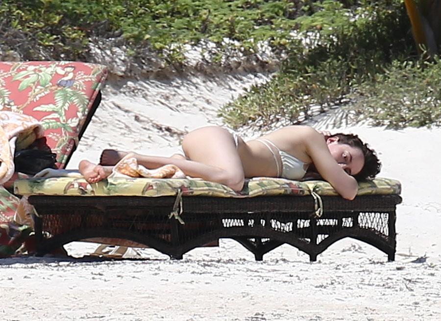 Kris jenner bikini beach dakota johnson melanie griffith​ 02