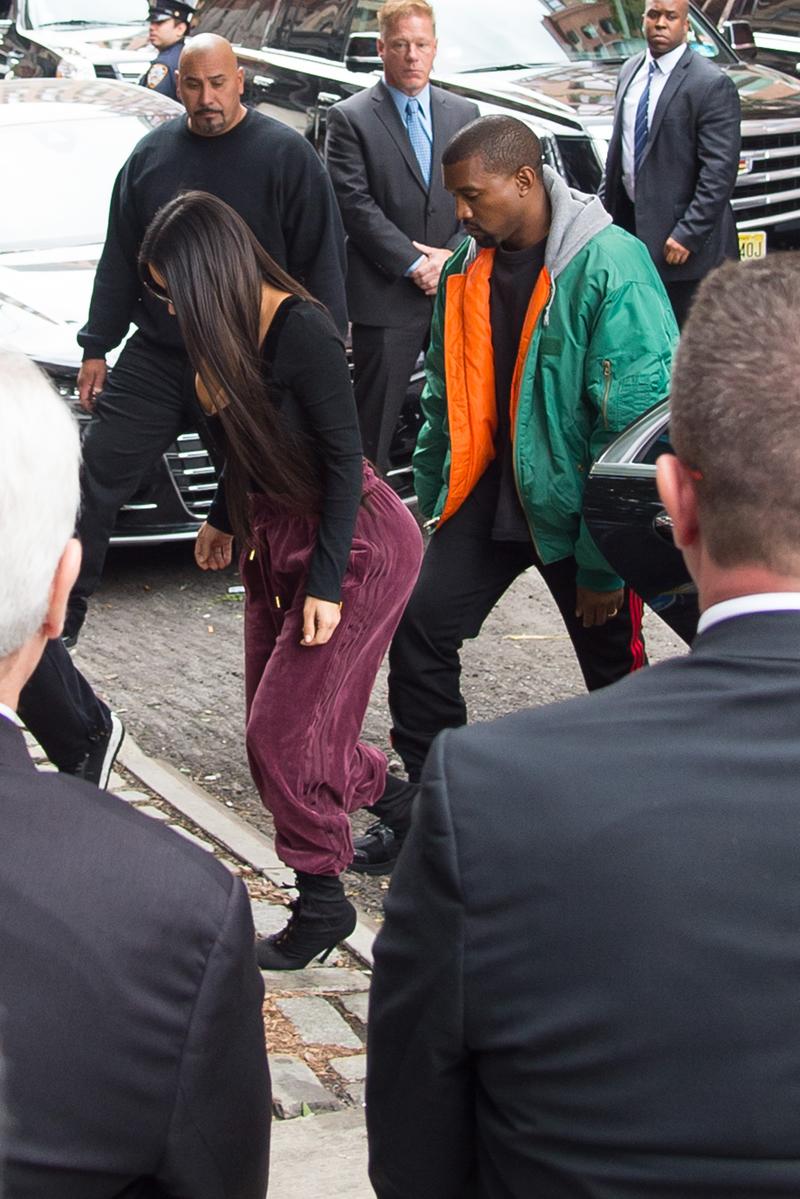 Kim Kardashian &amp; Kanye West Arrive Back In New York City The Day After Being Robbed In Paris