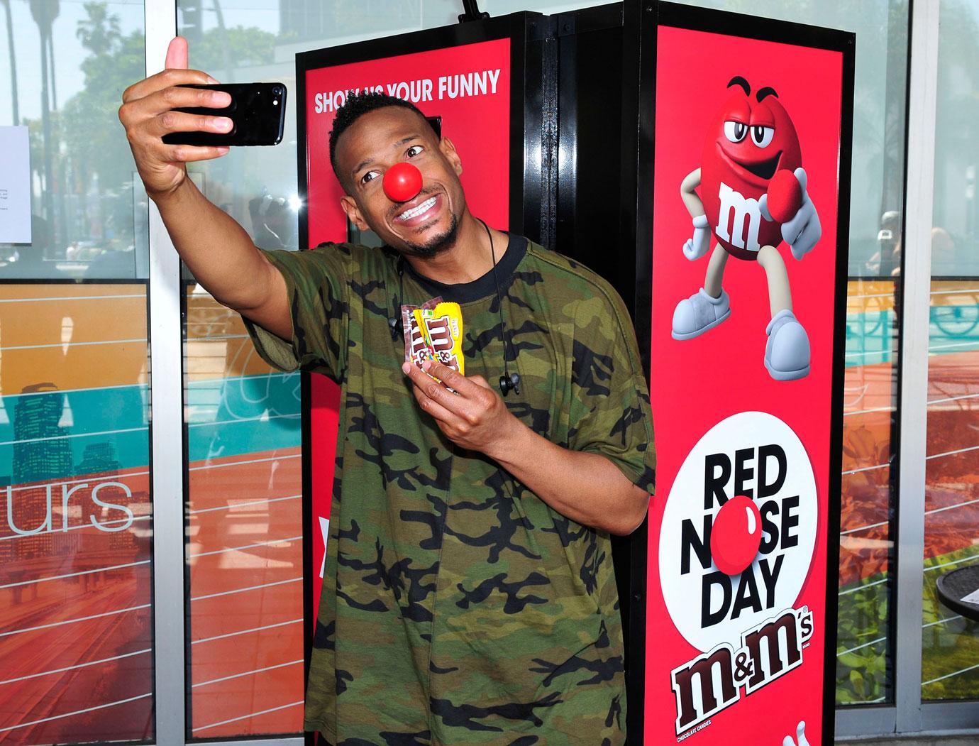 Marlon Wayans With M&amp;M`S Red Nose Day Vending Machine at Walgreens